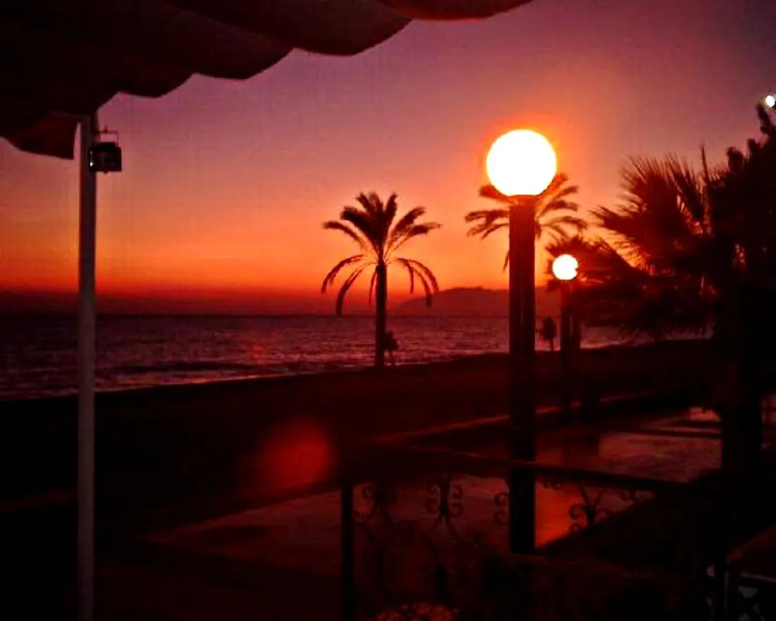 Rincón de la Victoria Malaga Beach Holidays מוטל